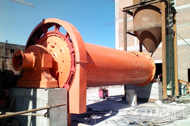 球磨機工作現(xiàn)場 球磨機工作現(xiàn)場