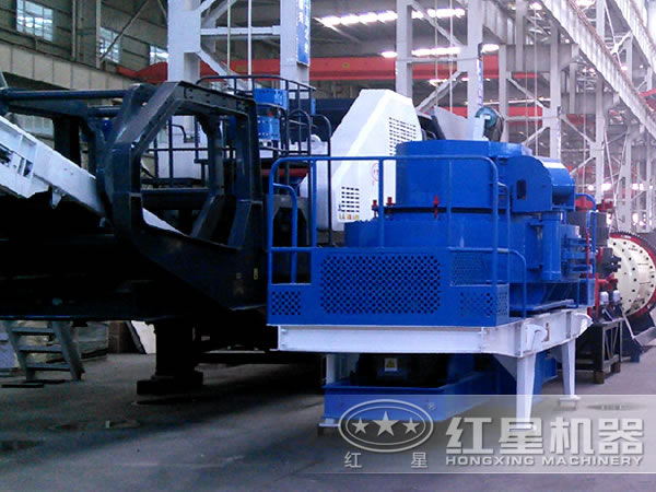 移動(dòng)制砂機(jī)支架與主設(shè)備合影 移動(dòng)制砂機(jī)支架與主設(shè)備合影