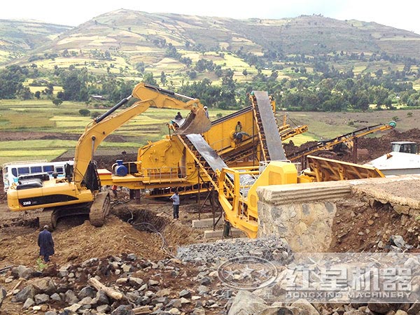 移動式破碎站客戶現(xiàn)場 移動式破碎站客戶現(xiàn)場