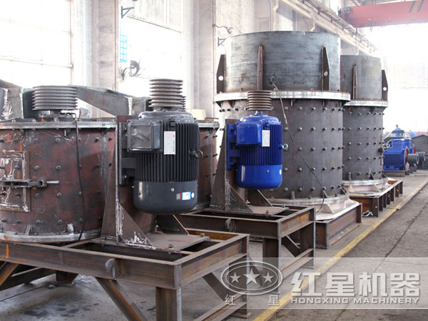 復(fù)合式破碎機生產(chǎn)車間 復(fù)合式破碎機生產(chǎn)車間