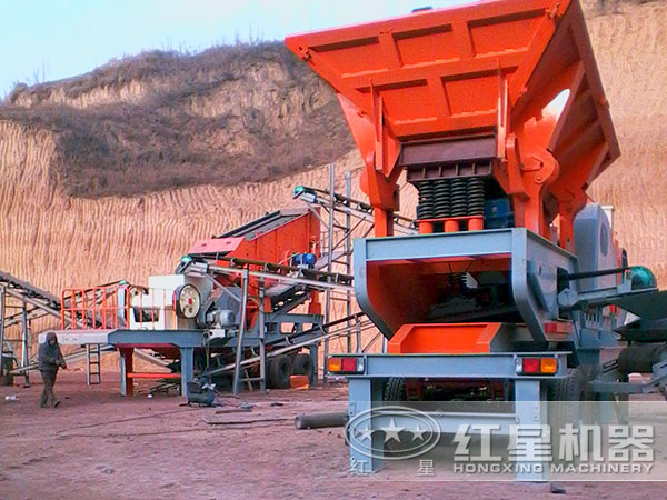 移動(dòng)式制砂機(jī)生產(chǎn)現(xiàn)場(chǎng) 移動(dòng)式制砂機(jī)生產(chǎn)現(xiàn)場(chǎng)