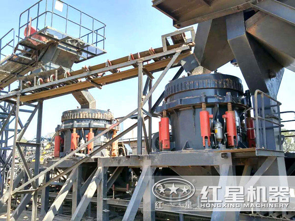 圓錐破碎機(jī)投用現(xiàn)場(chǎng) 圓錐破碎機(jī)投用現(xiàn)場(chǎng)