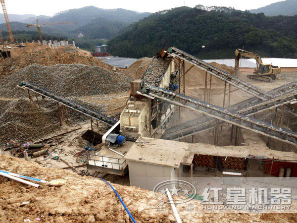 移動式制砂機投產(chǎn)現(xiàn)場 移動式制砂機投產(chǎn)現(xiàn)場