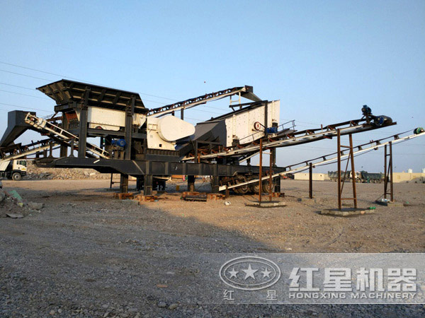 移動(dòng)破碎站安裝客戶現(xiàn)場(chǎng) 移動(dòng)破碎站安裝客戶現(xiàn)場(chǎng)