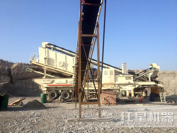 鵝卵石移動(dòng)破碎現(xiàn)場(chǎng) 鵝卵石移動(dòng)破碎現(xiàn)場(chǎng)