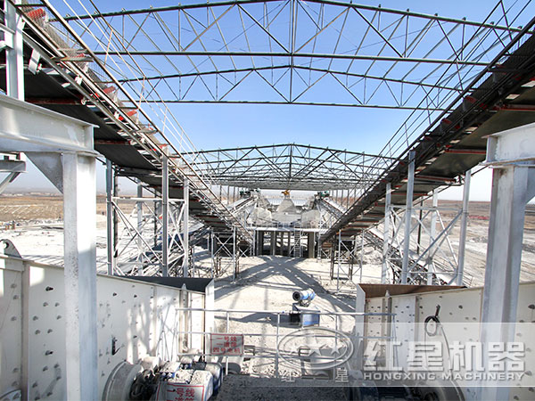 新型石料制砂生產(chǎn)線現(xiàn)場(chǎng) 新型石料制砂生產(chǎn)線現(xiàn)場(chǎng)