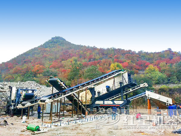 流動石子機(jī)工作現(xiàn)場 流動石子機(jī)工作現(xiàn)場
