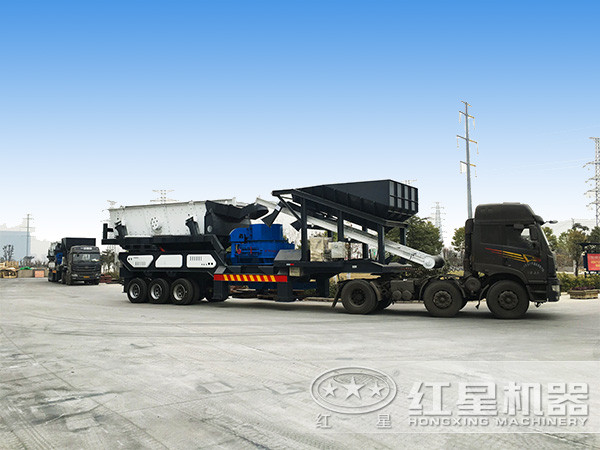 移動(dòng)制砂機(jī)發(fā)貨現(xiàn)場 移動(dòng)制砂機(jī)發(fā)貨現(xiàn)場