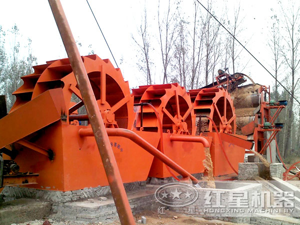 洗砂機(jī)工作現(xiàn)場(chǎng) 洗砂機(jī)工作現(xiàn)場(chǎng)