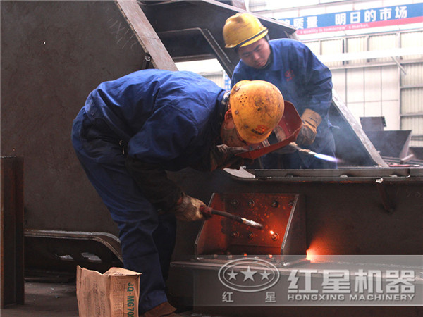 移動(dòng)制砂機(jī)生產(chǎn)車(chē)間 移動(dòng)制砂機(jī)生產(chǎn)車(chē)間