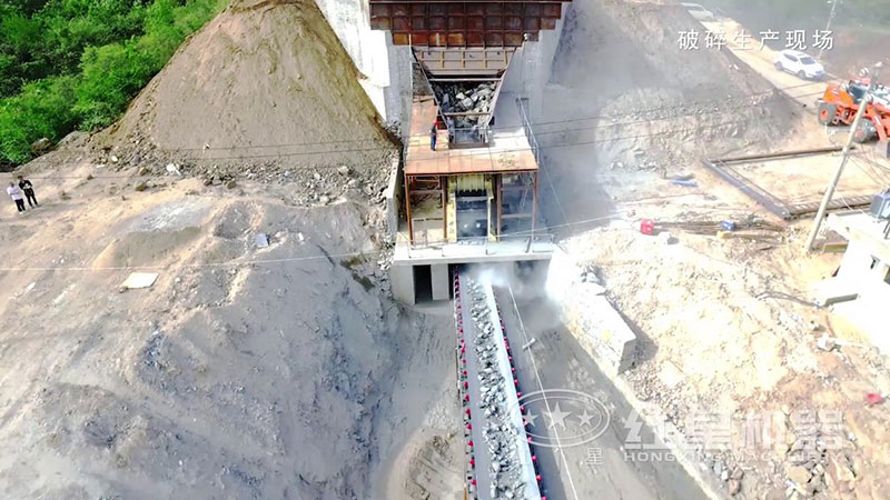 桐柏碎石現(xiàn)場使用912石仔機作粗破 桐柏碎石現(xiàn)場使用912石仔機作粗破
