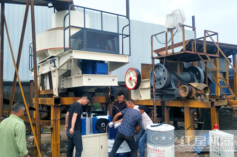 生產(chǎn)線安裝現(xiàn)場(chǎng) 生產(chǎn)線安裝現(xiàn)場(chǎng)