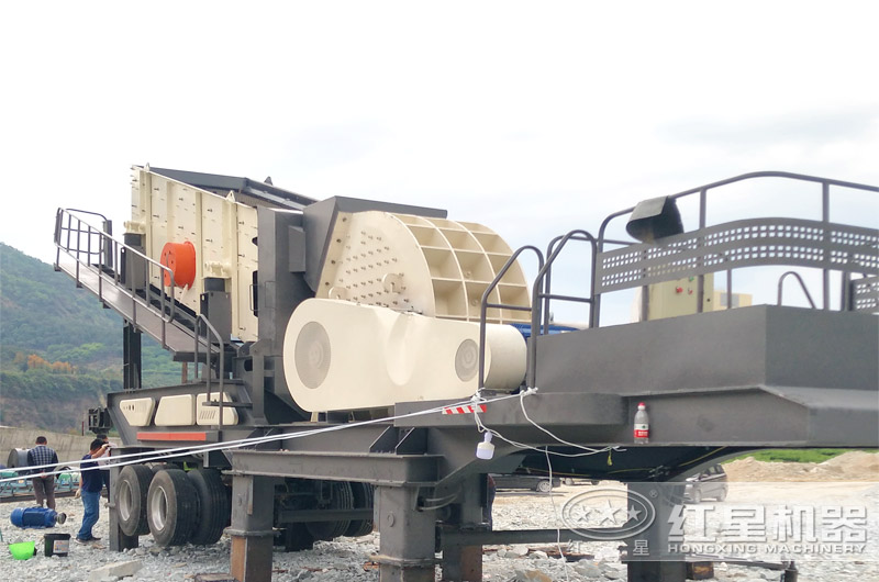 一體式移動破碎機(jī)單機(jī)作業(yè)現(xiàn)場實(shí)拍 一體式移動破碎機(jī)單機(jī)作業(yè)現(xiàn)場實(shí)拍