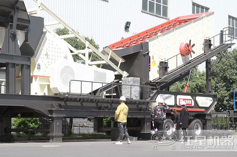 用戶來(lái)廠考察移動(dòng)式制砂機(jī) 用戶來(lái)廠考察移動(dòng)式制砂機(jī)