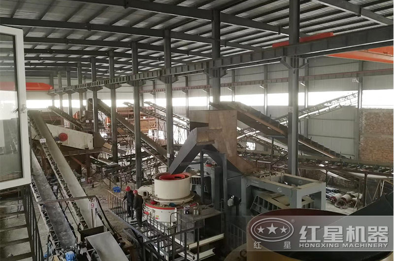 河卵石室內(nèi)制沙生產(chǎn)現(xiàn)場 河卵石室內(nèi)制沙生產(chǎn)現(xiàn)場