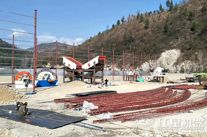 人工制砂室外生產(chǎn)現(xiàn)場 人工制砂室外生產(chǎn)現(xiàn)場