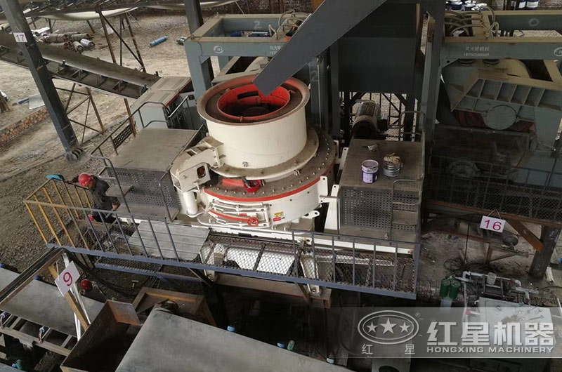 鵝卵石制砂生產(chǎn)現(xiàn)場(chǎng) 鵝卵石制砂生產(chǎn)現(xiàn)場(chǎng)