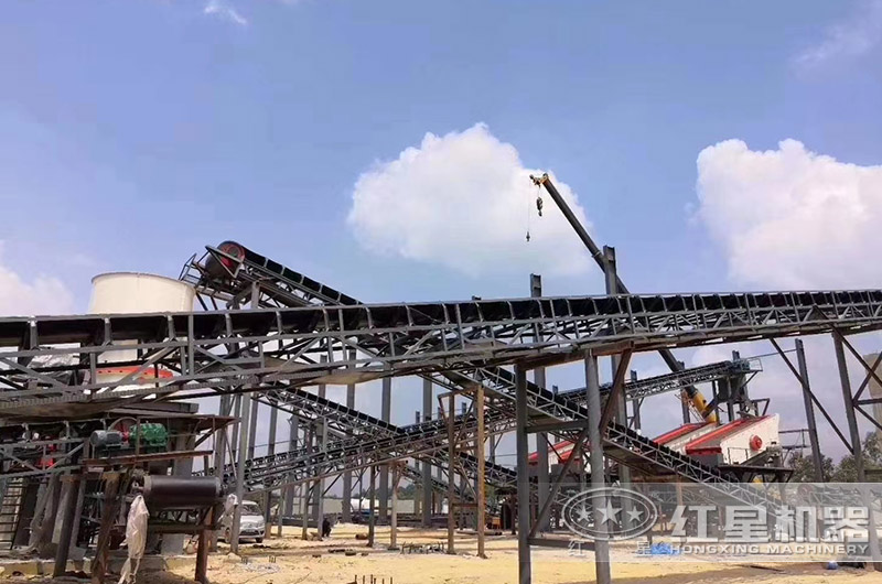 金礦破碎、篩分生產(chǎn)現(xiàn)場