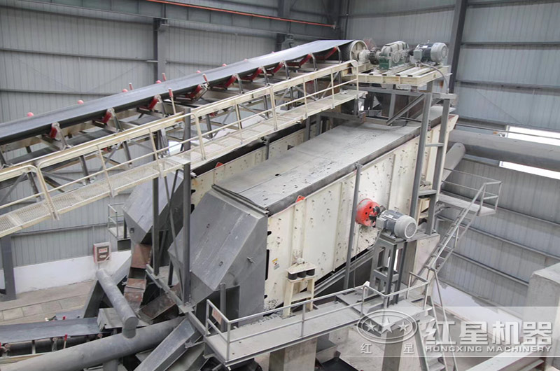 石粉篩分生產(chǎn)現(xiàn)場 石粉篩分生產(chǎn)現(xiàn)場