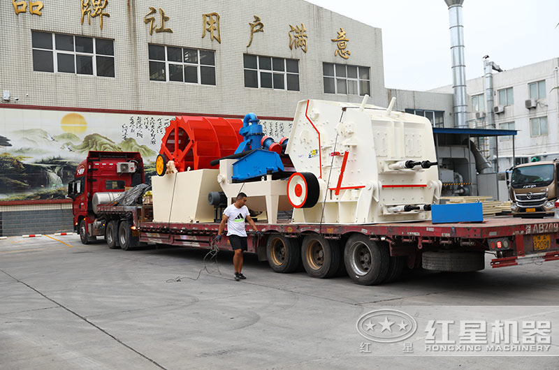 反擊式破碎機(jī)捆綁發(fā)貨現(xiàn)場(chǎng) 反擊式破碎機(jī)捆綁發(fā)貨現(xiàn)場(chǎng)