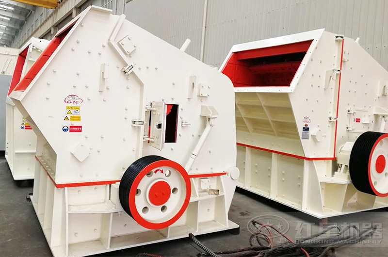 反擊式破碎機(jī)設(shè)備實(shí)拍 反擊式破碎機(jī)設(shè)備實(shí)拍