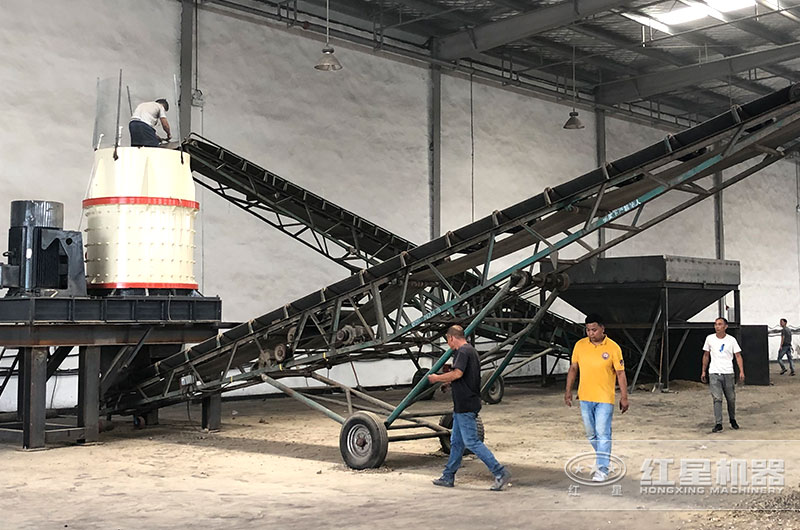 立式破碎機(jī)現(xiàn)場 立式破碎機(jī)現(xiàn)場