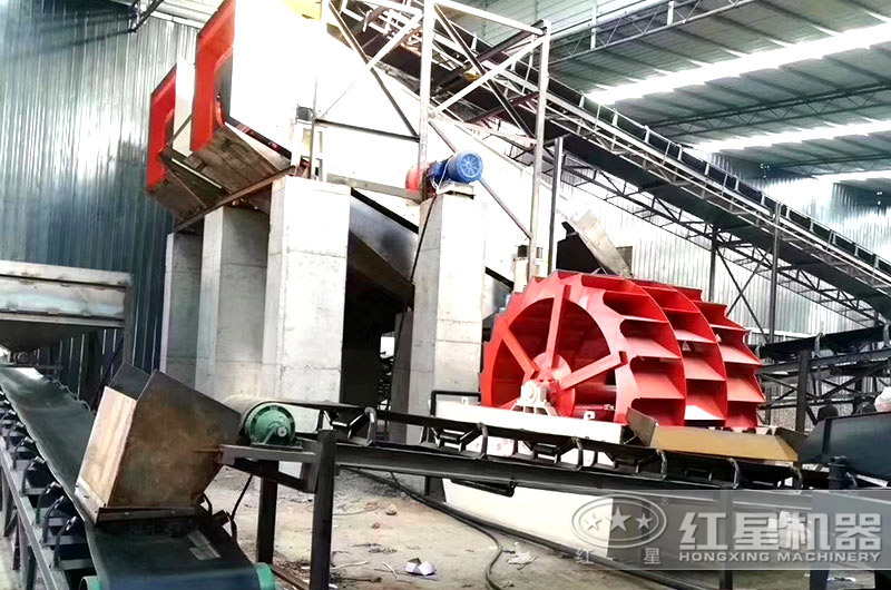 輪斗式洗砂機(jī)現(xiàn)場 輪斗式洗砂機(jī)現(xiàn)場