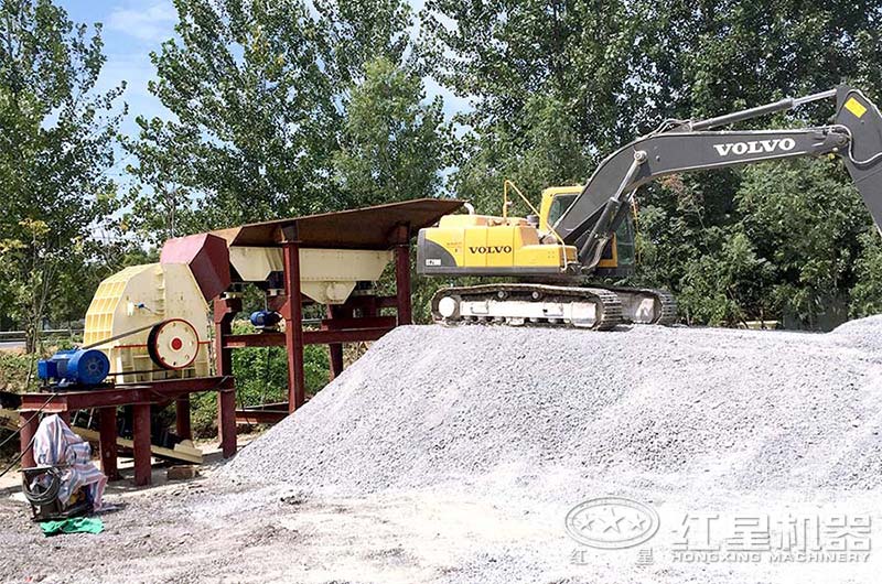 錘式破碎機現(xiàn)場實拍 錘式破碎機現(xiàn)場實拍