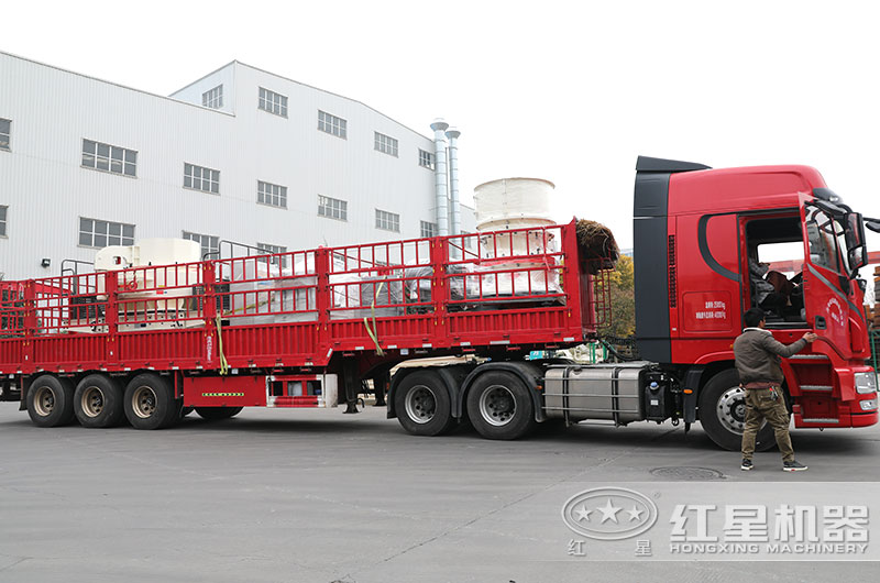 紅星小型河卵石制砂機發(fā)貨現(xiàn)場 紅星小型河卵石制砂機發(fā)貨現(xiàn)場