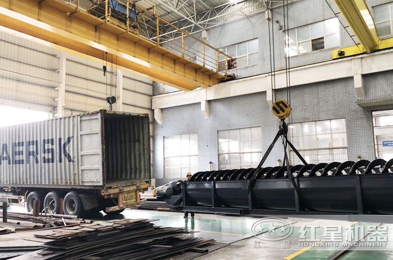 紅星螺旋洗石機裝車準(zhǔn)備發(fā)貨 紅星螺旋洗石機裝車準(zhǔn)備發(fā)貨