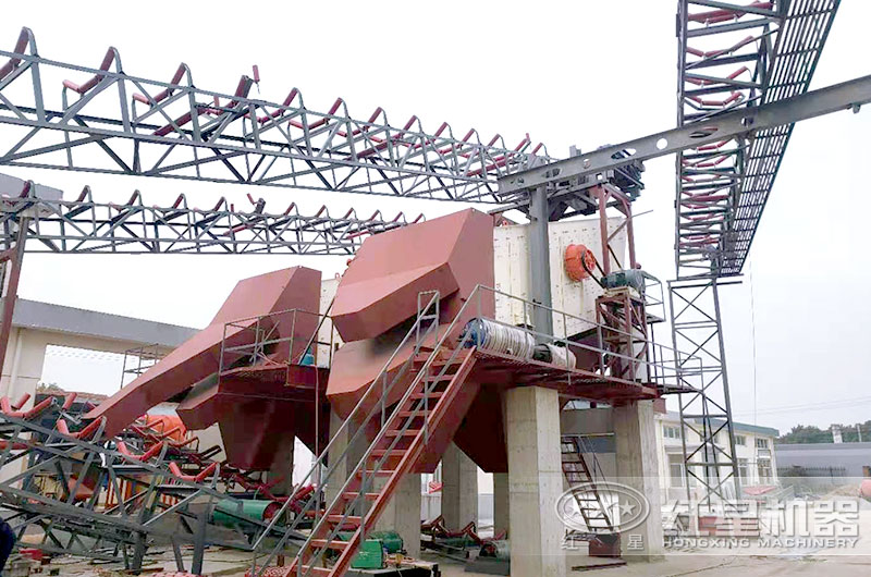 現(xiàn)場(chǎng)實(shí)拍，圓振動(dòng)篩