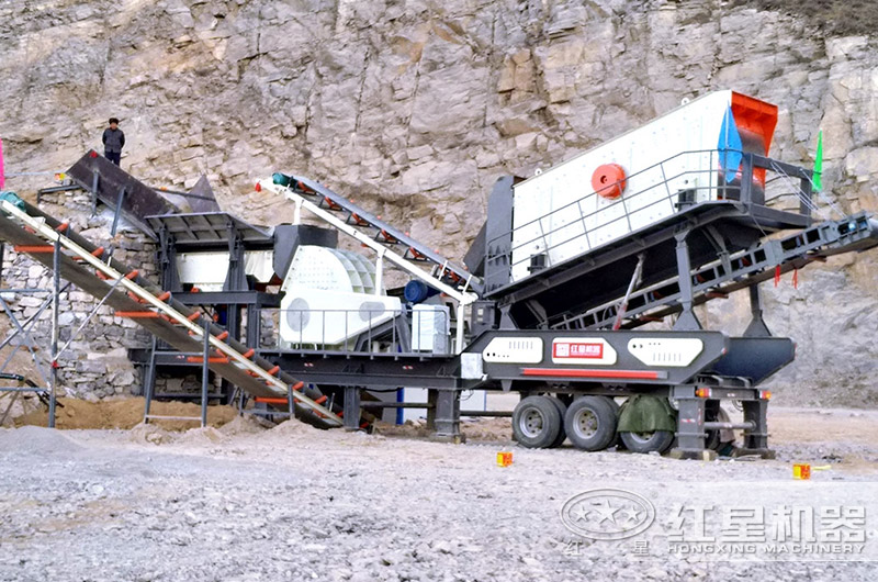 移動(dòng)重錘式破碎機(jī)碎混凝土現(xiàn)場(chǎng) 移動(dòng)重錘式破碎機(jī)碎混凝土現(xiàn)場(chǎng)