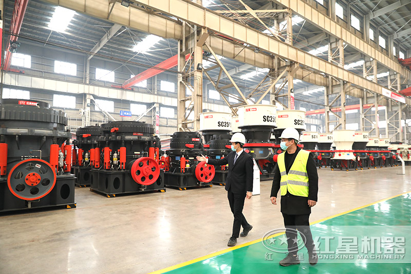 紅星機(jī)器尾礦制砂設(shè)備車間，客戶實(shí)地考察