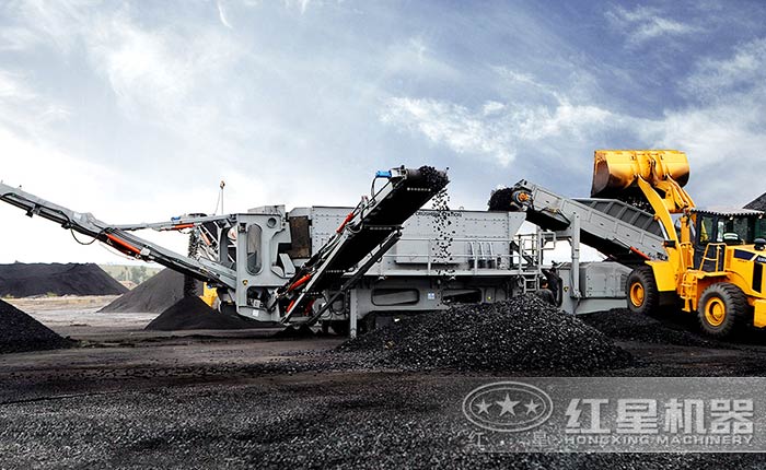 移動(dòng)石子破碎機(jī)作業(yè)現(xiàn)場(chǎng) 移動(dòng)石子破碎機(jī)作業(yè)現(xiàn)場(chǎng)