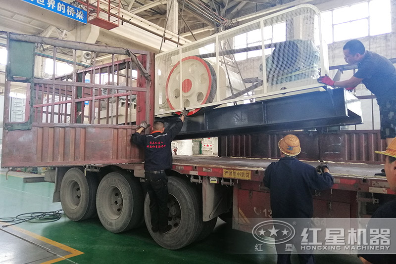 紅星機(jī)器小型液壓對(duì)輥破車間直接發(fā)貨 紅星機(jī)器小型液壓對(duì)輥破車間直接發(fā)貨